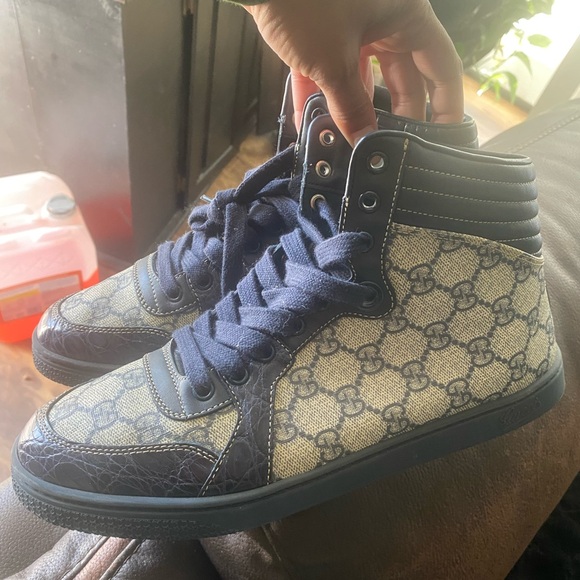 Size 8 asked for $300 - Picture 2 of 3